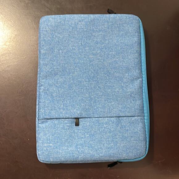 MacBook Air 13” shell and blue soft case - Picture 3 of 5